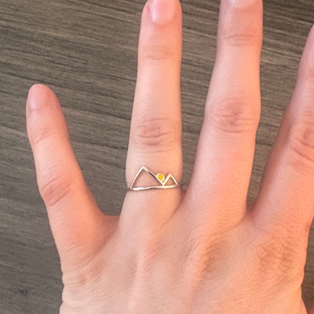 Pura Vida Size 7 Silver Mountain Ring